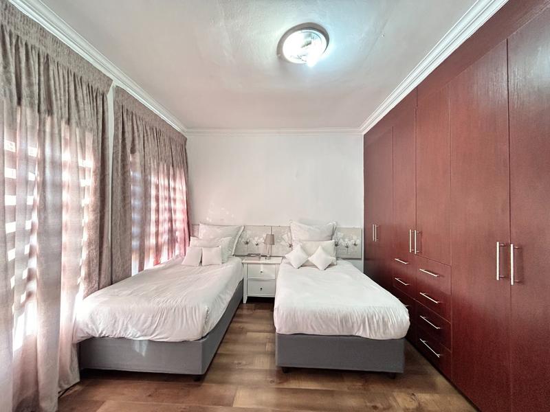 To Let 4 Bedroom Property for Rent in Xanadu North West